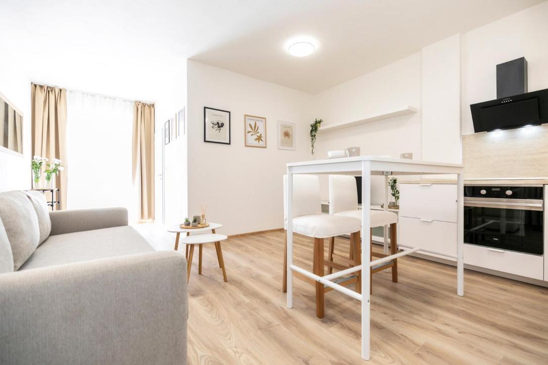 Alure Residences 2 & 24H Self Check-In, Parking In The Garage In The Apartment Building Included, New Building, Terrace, Green Location With A Forest Park With A Lake, Children'S Playground Bańska Bystrzyca Zewnętrze zdjęcie