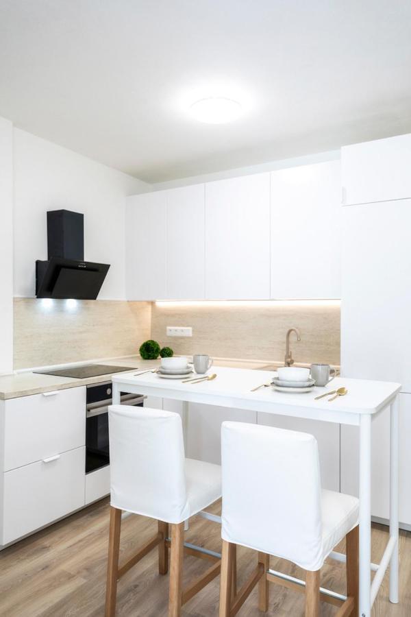 Alure Residences 2 & 24H Self Check-In, Parking In The Garage In The Apartment Building Included, New Building, Terrace, Green Location With A Forest Park With A Lake, Children'S Playground Bańska Bystrzyca Zewnętrze zdjęcie