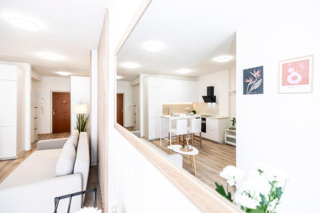 Alure Residences 2 & 24H Self Check-In, Parking In The Garage In The Apartment Building Included, New Building, Terrace, Green Location With A Forest Park With A Lake, Children'S Playground Bańska Bystrzyca Zewnętrze zdjęcie