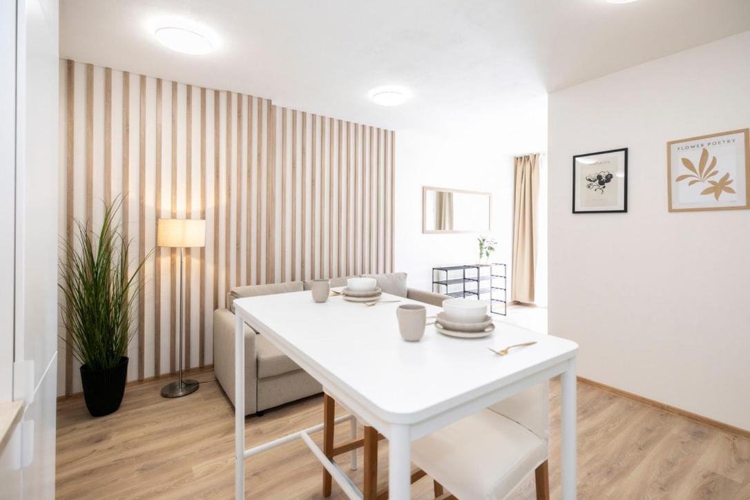 Alure Residences 2 & 24H Self Check-In, Parking In The Garage In The Apartment Building Included, New Building, Terrace, Green Location With A Forest Park With A Lake, Children'S Playground Bańska Bystrzyca Zewnętrze zdjęcie